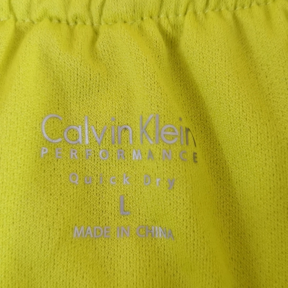 CALVIN KLEIN WOMEN'S ATHLETIC PERFORMANCE SHORTS - Picture 4 of 9